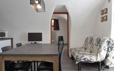 Ca' Pignoi 625.2: Tavolo, Mobilia, Costruzione, Comfort, Legna, Architettura, Soggiorno, Casa, Lampada