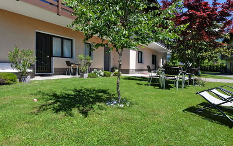 Lago di Caldonazzo 608: Proprietà, Casa, Cortile, Immobiliare, Verde, Casa, Erba, Prato, Backyard, Costruzione