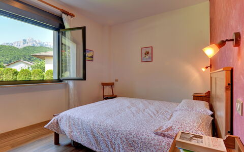 Lago di Caldonazzo 608: Camera Da Letto, Letto, Mobilia, Camera, Proprietà, Lenzuolo, Telaio Del Letto, Pavimento, Bedding, Interior Design