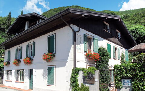 Anduins 601: Pianta, Nube, Cielo, Costruzione, Finestra, Casa, Porta, Albero, Quartiere, Fiore