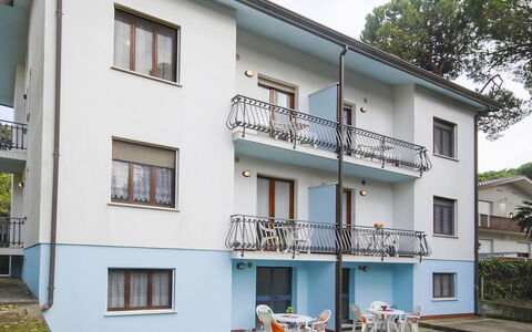 Tiziano: Proprietà, Casa, Costruzione, Zona Residenziale, Immobiliare, Architettura, Casa, Appartamento, Facciata, Balcone