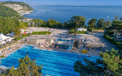 Sistiana-Duino-Aurisina 603: Cielo, Pianta, Costruzione, Finestra, Albero, Piscina, Casa, Zona Residenziale, Tempo Libero, Urban Design