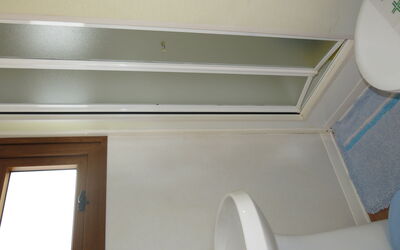 Camping Village Mare Pineta 603.1: Finestra, Legna, Rettangolo, Bagno, Shade, Casa, Color Legno, Latifoglie, Soffitto