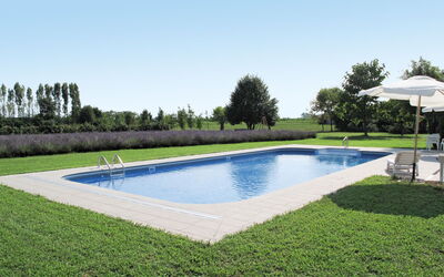 Povoletto 602: Piscina, Proprietà, Erba, Immobiliare, Backyard, Prato, Casa, Cortile, Rettangolo, Tempo Libero