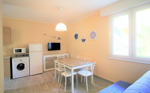 Rosolina Mare 609: Mobilia, Cabinetry, Proprietà, Finestra, Legna, Interior Design, Tavolo, Soggiorno, Pavimentazione, Costruzione