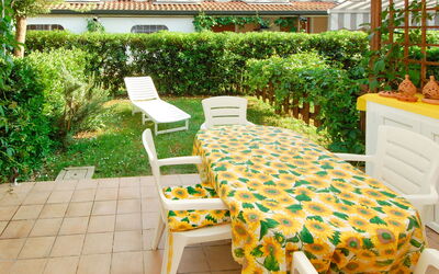 Mediterraneo 650.2: Proprietà, Mobilia, Camera, Terrazza, Erba, Immobiliare, Landscaping, Tessile, Tavolo, Backyard