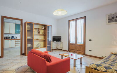 Ilaria 2 621.2: Mobilia, Proprietà, Cornice, Comfort, Tavolo, Legna, Interior Design, Finestra, Divano, Soggiorno