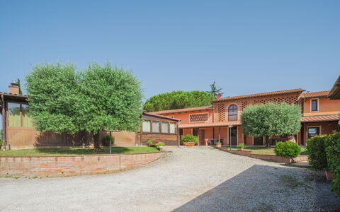 Orentano 613: Tavolo, Cielo, Proprietà, Mobilia, Pianta, Sedia, Azzurro, Shade, Interior Design, Architettura