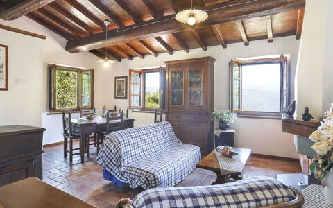 Castelnuovo di Garfagnana 640: Camera, Proprietà, Soffitto, Mobilia, Costruzione, Interior Design, Fascio, Soggiorno, Casa, Casa