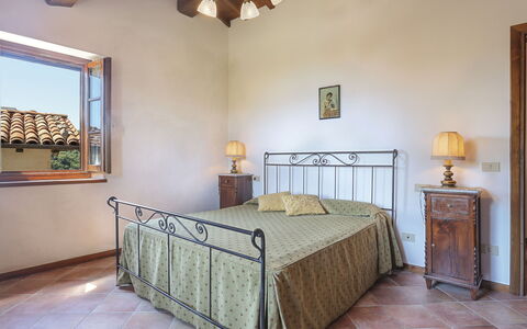 Castelnuovo di Garfagnana 640: Camera Da Letto, Camera, Proprietà, Mobilia, Letto, Soffitto, Interior Design, Telaio Del Letto, Pavimento, Costruzione