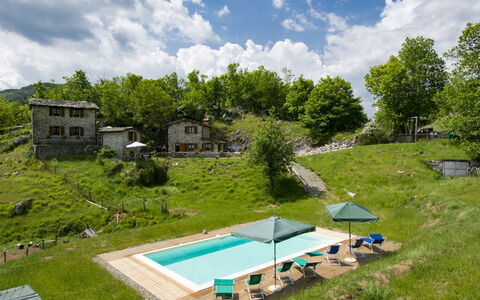 Fabbriche di Vallico 627: Nube, Cielo, Proprietà, Pianta, Piscina, Albero, Mobili Da Esterno, Lotto, Costruzione, Shade