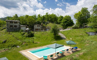 Fabbriche di Vallico 627: Nube, Cielo, Proprietà, Pianta, Piscina, Albero, Mobili Da Esterno, Lotto, Costruzione, Shade