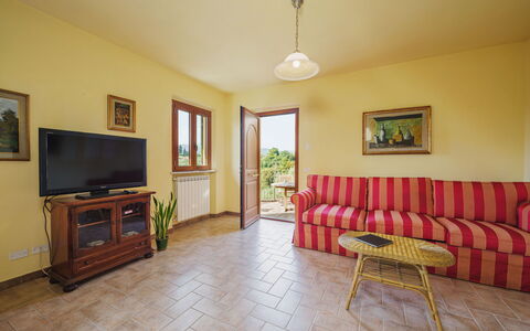 Chiatri 609: Proprietà, Mobilia, Cornice, Pianta Della Casa, Legna, Soggiorno, Cabinetry, Pianta, Pavimento, Sedia