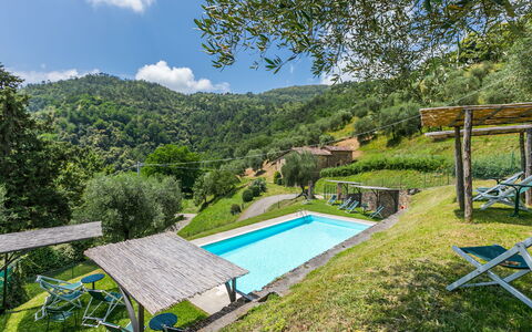 Pescia 626: Acqua, Cielo, Pianta, Proprietà, Nube, Piscina, Verde, Paesaggio Naturale, Azzurro, Costruzione