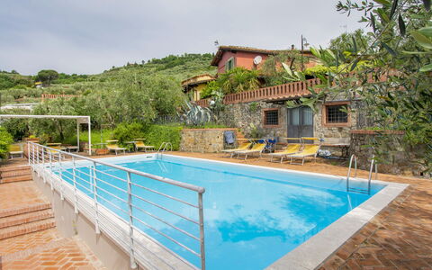 Montecatini Terme 615: Acqua, Cielo, Costruzione, Pianta, Proprietà, Piscina, Nube, Finestra, Azzurro, Albero