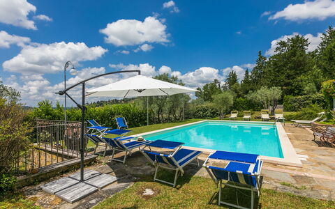 Panzano 604: Nube, Acqua, Cielo, Piscina, Shade, Pianta, Albero, Mobili Da Esterno, Lettino, Sedia