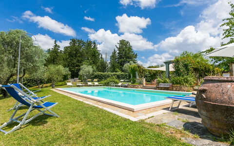 Panzano 604: Cielo, Nube, Pianta, Acqua, Piscina, Albero, Mobili Da Esterno, Shade, Rettangolo, Tempo Libero