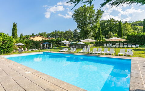 Bucine 610: Acqua, Nube, Cielo, Pianta, Piscina, Azzurro, Albero, Mobili Da Esterno, Shade, Erba