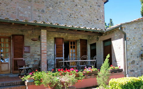 Orciatico 636: Pianta, Fiore, Proprietà, Finestra, Costruzione, Botanica, Architettura, Cielo, Vaso Di Fiori, Villetta
