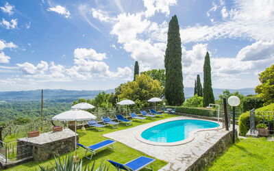 Loro Ciuffenna 608: Nube, Acqua, Pianta, Cielo, Proprietà, Piscina, Natura, Verde, Azzurro, Albero