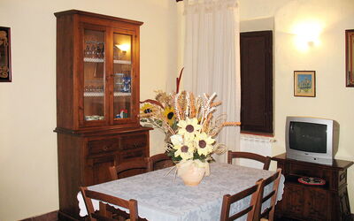 Podere la Morra - Luna (Sov105) 607.5: Camera, Proprietà, Sala Da Pranzo, Mobilia, Interior Design, Tavolo, Costruzione, Casa, Pavimento, Cucina & Sala Da Pranzo Tavolo