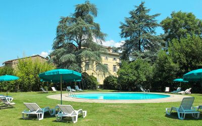 Pergine Valdarno 639: Pianta, Cielo, Acqua, Proprietà, Costruzione, Mobilia, Piscina, Ombrello, Verde, Azzurro