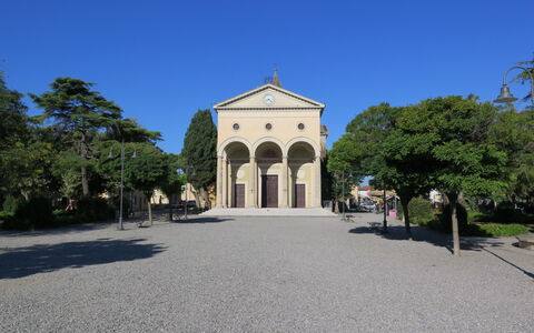Palazzeta Iv: Cielo, Pianta, Azzurro, Albero, Shade, Manto Stradale, Città, Paesaggio, Strada, Casa