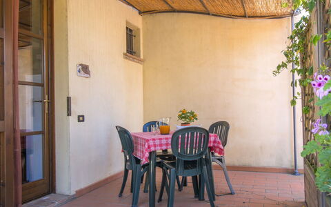 Cecina 609: Proprietà, Camera, Casa, Costruzione, Immobiliare, Mobilia, Interior Design, Pavimento, Tavolo, Architettura