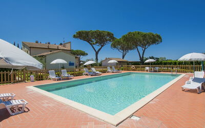 Cecina 609: Acqua, Cielo, Pianta, Piscina, Azzurro, Albero, Ombrello, Shade, Mobili Da Esterno, Costruzione