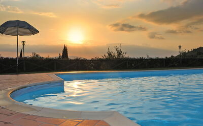 Castelfranco Di Sopra 606: Piscina, Cielo, Vacanza, Proprietà, Tempo Libero, Ricorrere, Nube, Acqua, Sera, Tramonto
