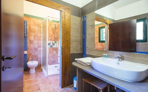 Guardistallo 639: Bagno, Camera, Proprietà, Costruzione, Interior Design, Casa, Immobiliare, Architettura, Parete, Pavimento