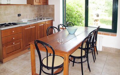 Il Borgo 639.4: Controsoffitto, Mobilia, Camera, Cucina, Proprietà, Cabinetry, Pavimento, Costruzione, Piastrella, Tavolo