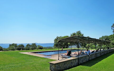 Lago di Bolsena 662: Cielo, Architettura, Acqua, Erba, Albero, Fiume, Casa, Immobiliare, Estate, Parco