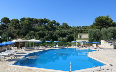 Vieste 611: Piscina, Proprietà, Tempo Libero, Ricorrere, Vacanza, Immobiliare, Resort Citta ', Albero, Costruzione, Casa