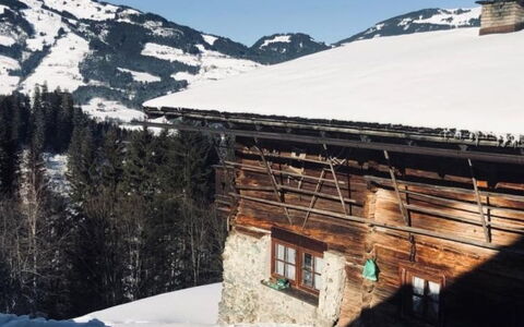 Alte Sahnealm: Cielo, Neve, Costruzione, Montagna, Finestra, Nube, Pendenza, Albero, Casa, Paesaggio