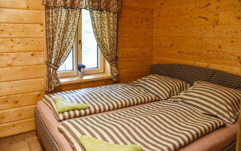 Stará Huť: Camera Da Letto, Camera, Letto, Mobilia, Proprietà, Interior Design, Imbottitura Del Materasso, Lenzuolo, Telaio Del Letto, Bedding