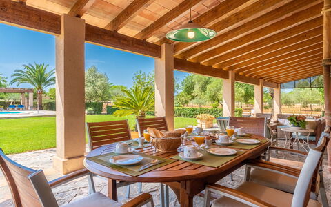 Son Viquet: Mobilia, Proprietà, Tavolo, Sedia, Cielo, Interior Design, Pianta, Illuminazione, Shade, Legna