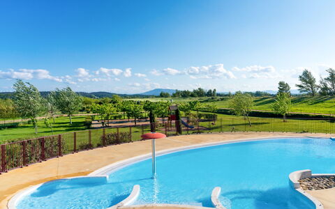 Homps 603: Acqua, Nube, Cielo, Risorse Idriche, Pianta, Piscina, Blu, Azzurro, Shade, Paesaggio Naturale