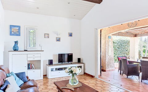Le Mas D'Olive: Mobilia, Interior Design, Pavimentazione, Divano, Pavimento, Soffitto, Soggiorno, Camera, Casa, Illuminazione