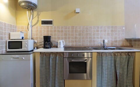 Tavole 603: Cabinetry, Proprietà, Controsoffitto, Lavello, Lavandino Della Cucina, Cucina Stufa, Rubinetto, Idraulico Fixture, Cucina, Illuminazione