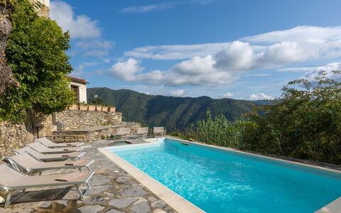 Tavole 603: Piscina, Proprietà, Casa, Vacanza, Azzurro, Immobiliare, Cielo, Acqua, Costruzione, Villa