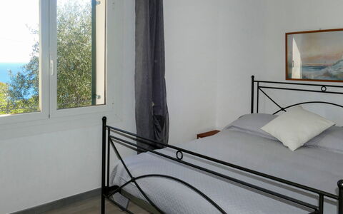 Margi: Proprietà, Finestra, Legna, Shade, Interior Design, Pavimentazione, Pavimento, Costruzione, Comfort