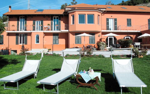 San Lorenzo al Mare 645: Cielo, Proprietà, Costruzione, Pianta, Finestra, Mobili Da Esterno, Shade, Tempo Libero, Erba, Zona Residenziale