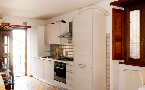 Ludovica: Camera, Mobilia, Proprietà, Interior Design, Costruzione, Soffitto, Casa, Pavimento, Cabinetry, Immobiliare