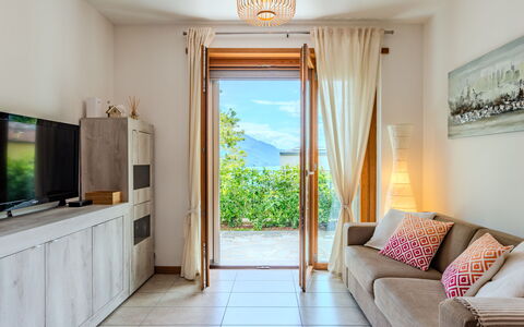 San Vincenzo: Proprietà, Azzurro, Legna, Interior Design, Illuminazione, Costruzione, Comfort, Pavimentazione, Pavimento, Giallo