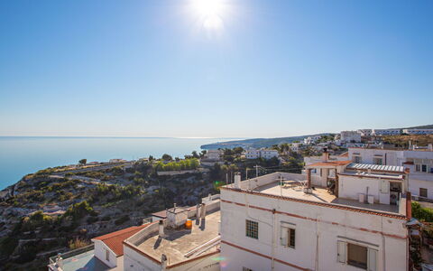 Villa Teresa: Acqua, Cielo, Costruzione, Giorno, Finestra, Luce, Azzurro, Luce Del Sole, Urban Design, Nube