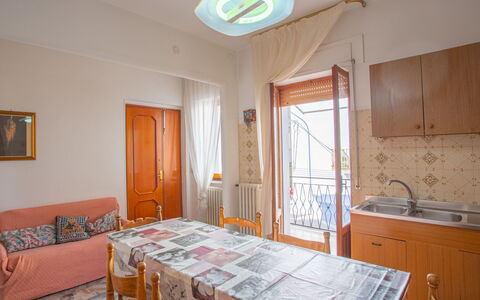 Villa Teresa: Proprietà, Cornice, Mobilia, Cabinetry, Tavolo, Lavandino Della Cucina, Legna, Lavello, Interior Design, Architettura