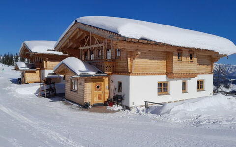 Forstau 601: Neve, Cielo, Finestra, Casa, Albero, Pendenza, Costruzione, Villetta, Legna, Immobiliare