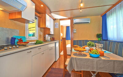 Escale 602.3: Controsoffitto, Camera, Proprietà, Mobilia, Cucina, Costruzione, Interior Design, Cabinetry, Soffitto, Casa