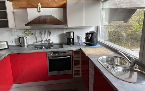 Christine: Controsoffitto, Lavandino Della Cucina, Cabinetry, Proprietà, Lavello, Rubinetto, Cucina, Idraulico Fixture, Cucina Stufa, Elettrodomestico Da Cucina